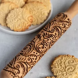 Скалка с узором Пейсли мелкий узор. Рецепт печенья в подарок.