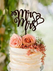 Топпер для торта "Mr&Mrs" c сердцами