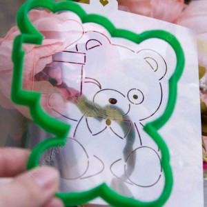Трафарет+формочка  "Мишка с подарком и бабочкой"